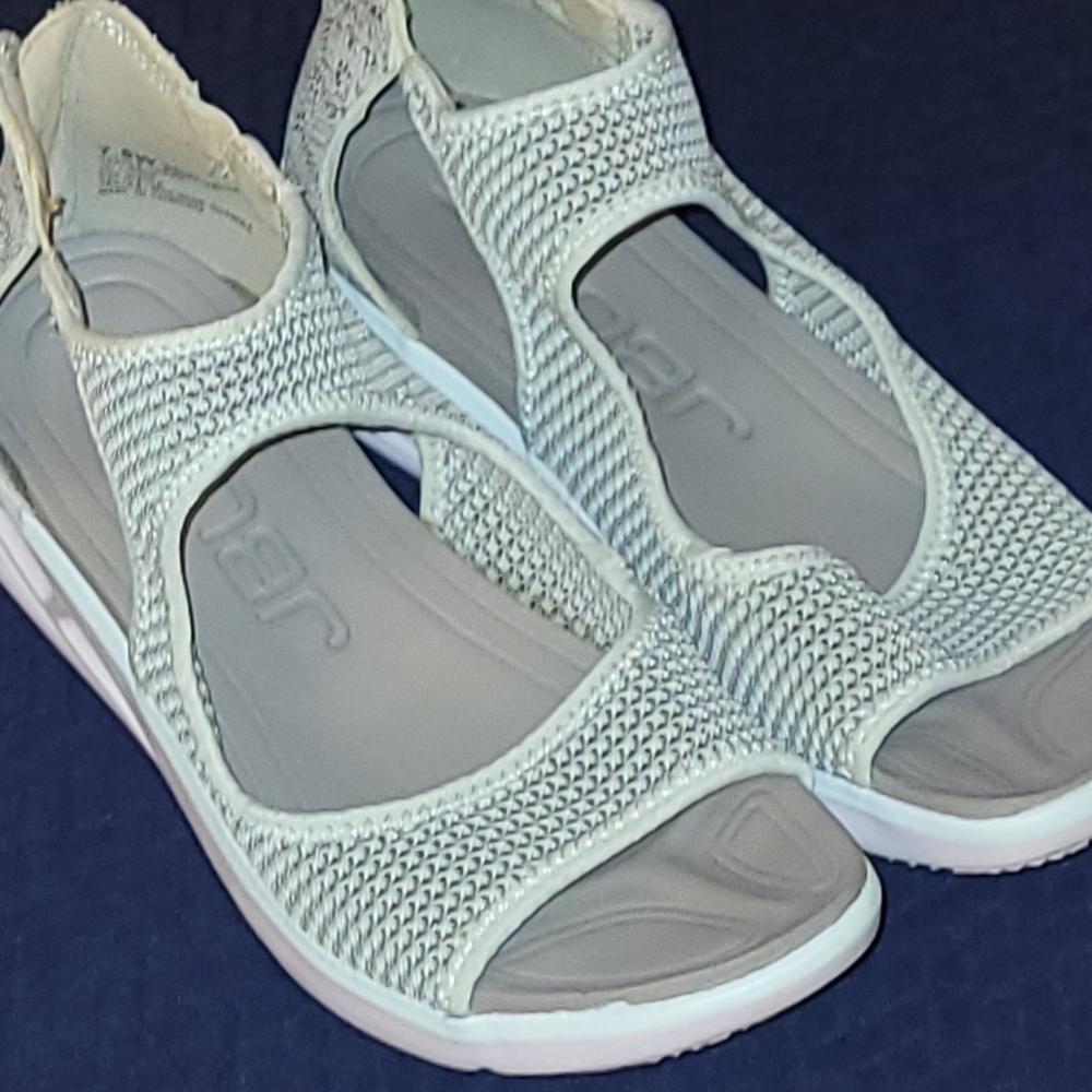 JBU Nannette Women's Size 7.5W Mint Green & Gray Water Ready Sandals NWOT